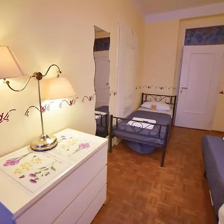 Hostel Barcolana - *